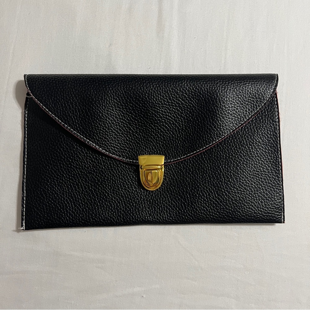Black clutch